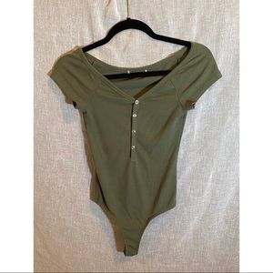 ♦️ 2 / $22 - Green Bodysuit - M